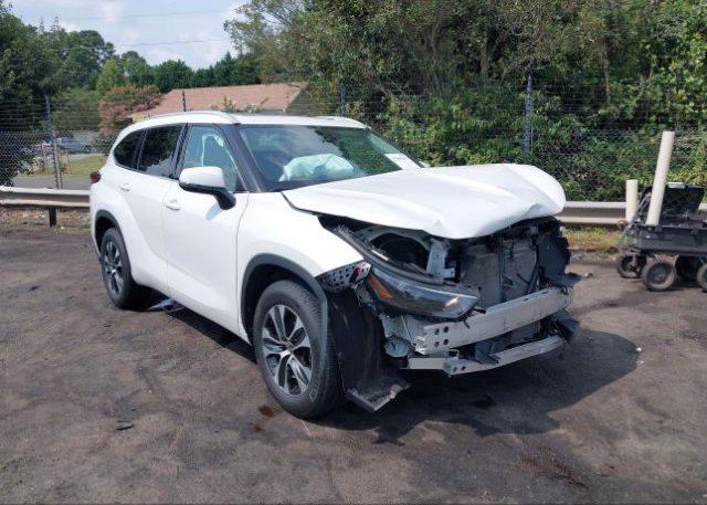 2022 TOYOTA HIGHLANDER (VIN: 5TDHZRAH7NS098613)