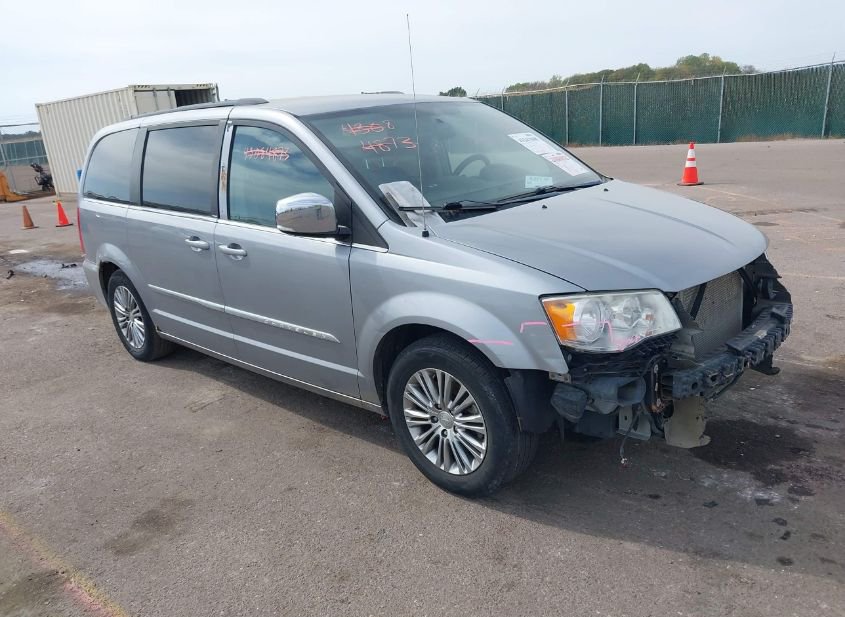 2013 CHRYSLER TOWN & COUNTRY TOURING-L photo