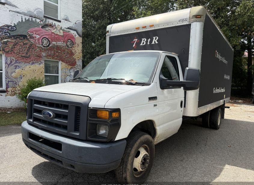 2016 Ford E-350 Cutaway photo