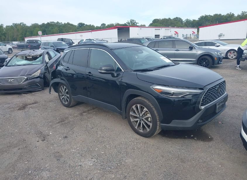 2023 TOYOTA COROLLA CROSS XLE photo