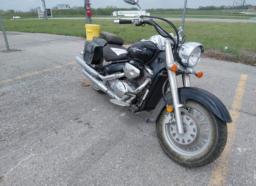 2005 Suzuki C50 2 photo