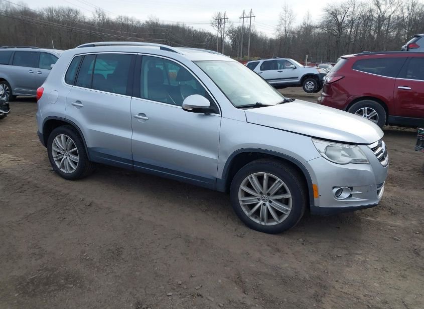 2011 VOLKSWAGEN TIGUAN SE photo