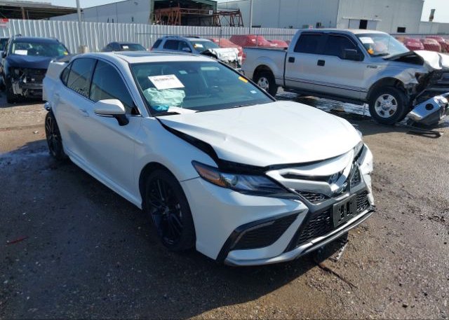 2022 TOYOTA CAMRY (VIN: 4T1K31AK1NU584443)