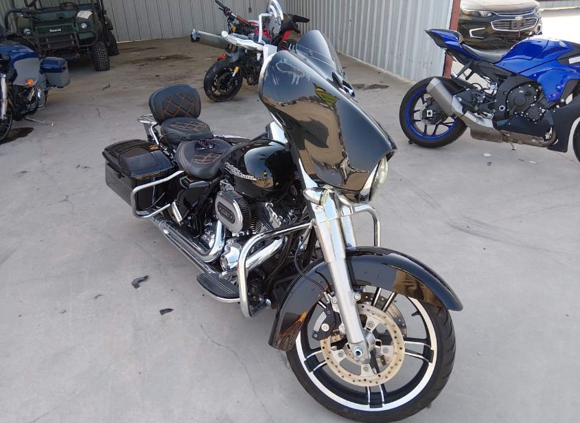 2014 Harley-Davidson Flhx 2 photo