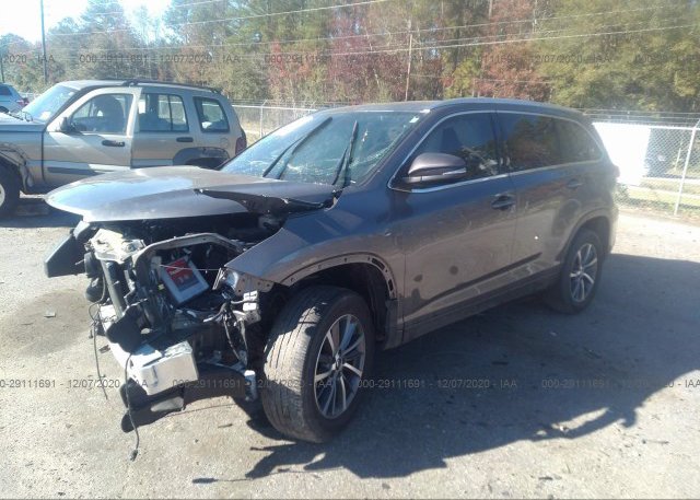 из сша 2017 TOYOTA HIGHLANDER 5TDKZRFH3HS520430