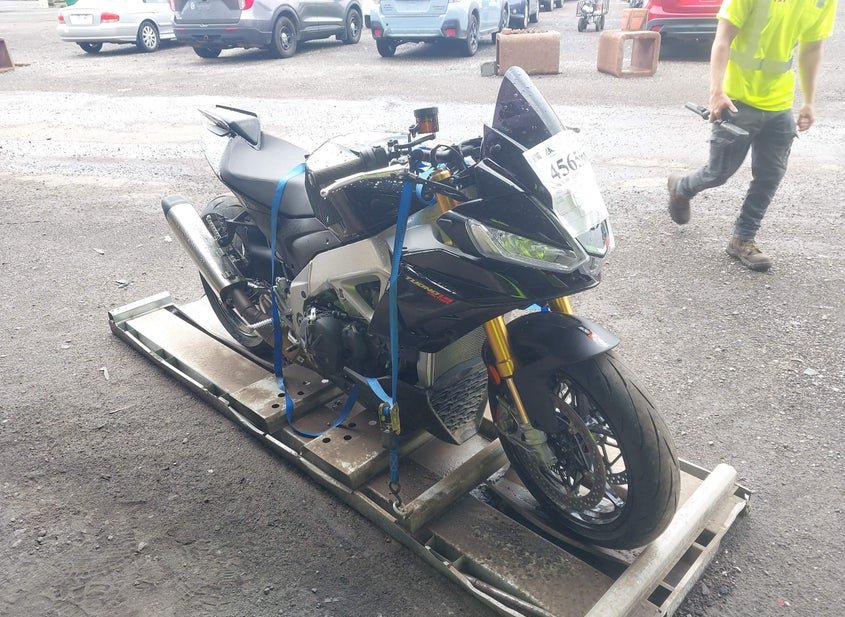 2022 Aprilia Tuono V4 4 (VIN: ZD4KZUB02NS000388)