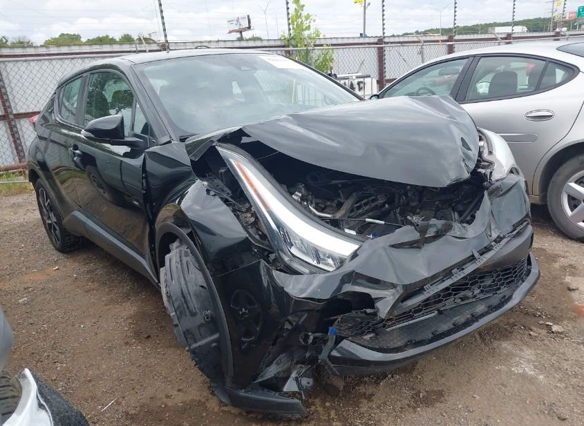 2021 TOYOTA C-HR XLE photo