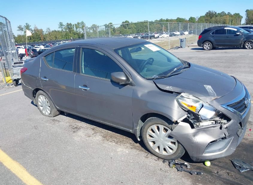 2015 NISSAN VERSA 1.6 SV photo