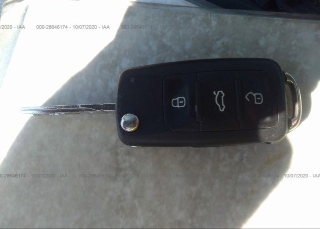 1VWAT7A34GC045557 2016 VOLKSWAGEN PASSAT