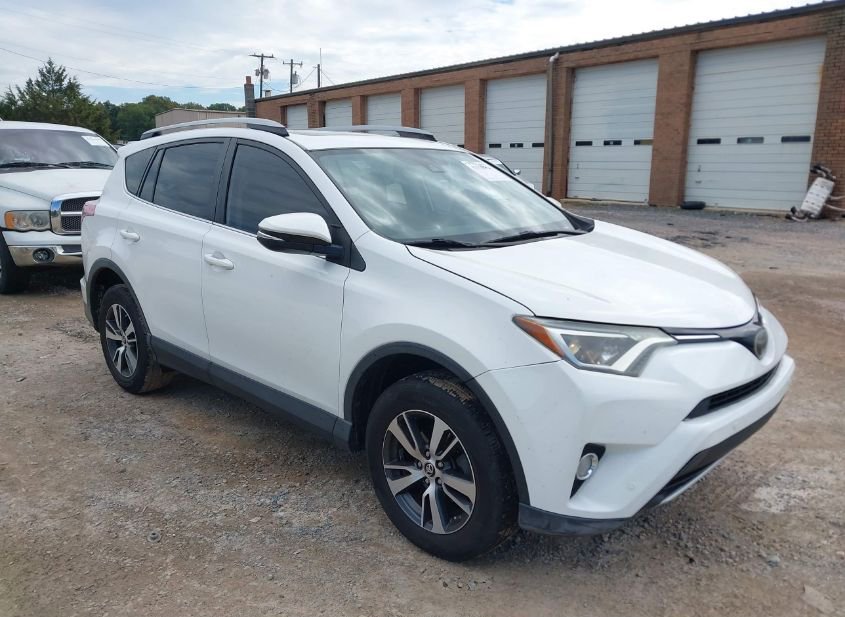 2017 TOYOTA RAV4 XLE photo