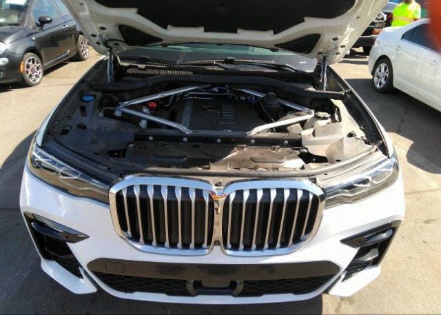 2021 BMW X7(VIN: 5UXCW2C09M9F35897
