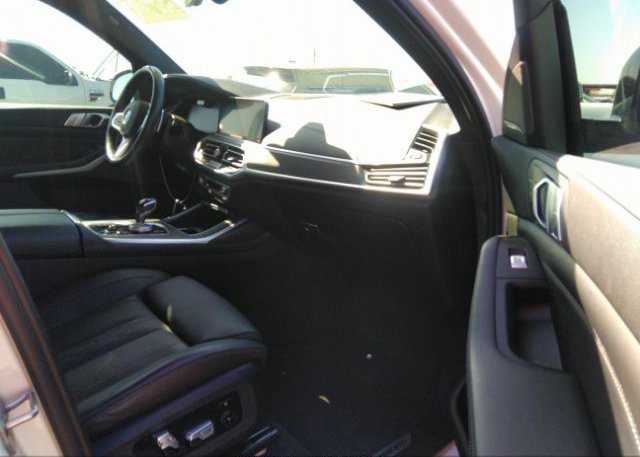 2021 BMW X7(VIN: 5UXCW2C09M9F35897