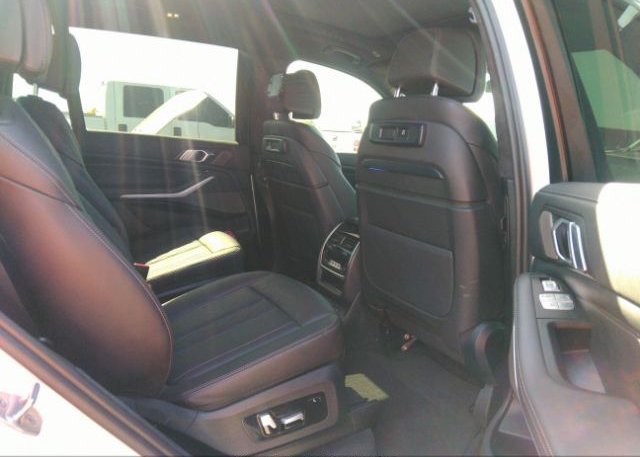 2021 BMW X7(VIN: 5UXCW2C09M9F35897