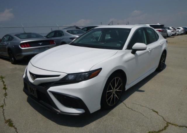 2021 TOYOTA CAMRY (VIN: 4T1G11AK4MU583572)
