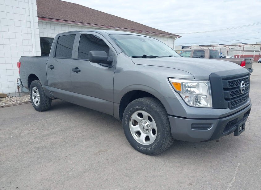 2023 Nissan Titan 5.6L photo