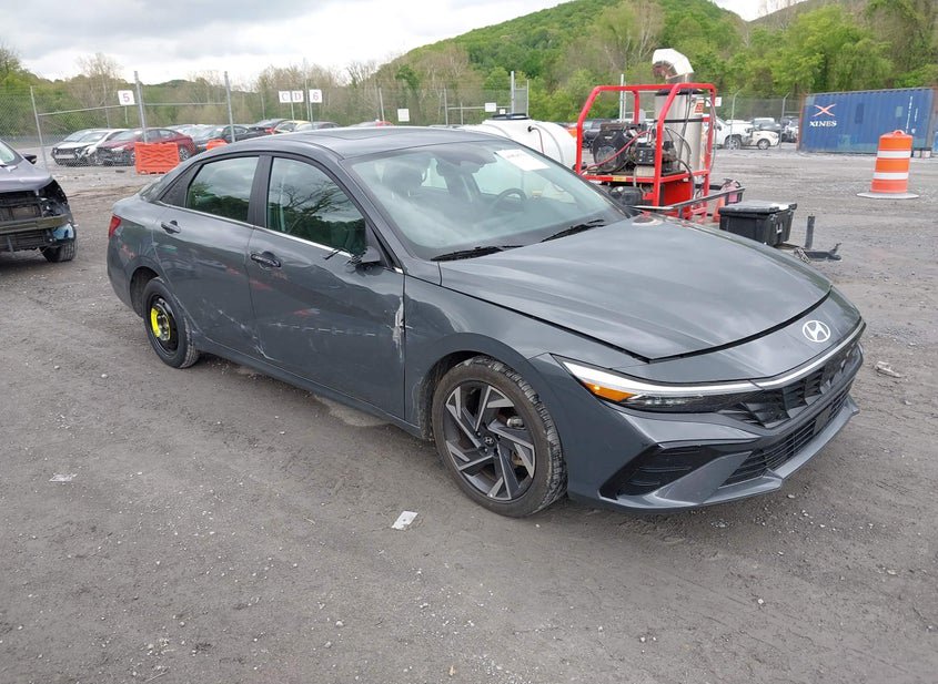 2025 Hyundai Elantra 2.0L photo