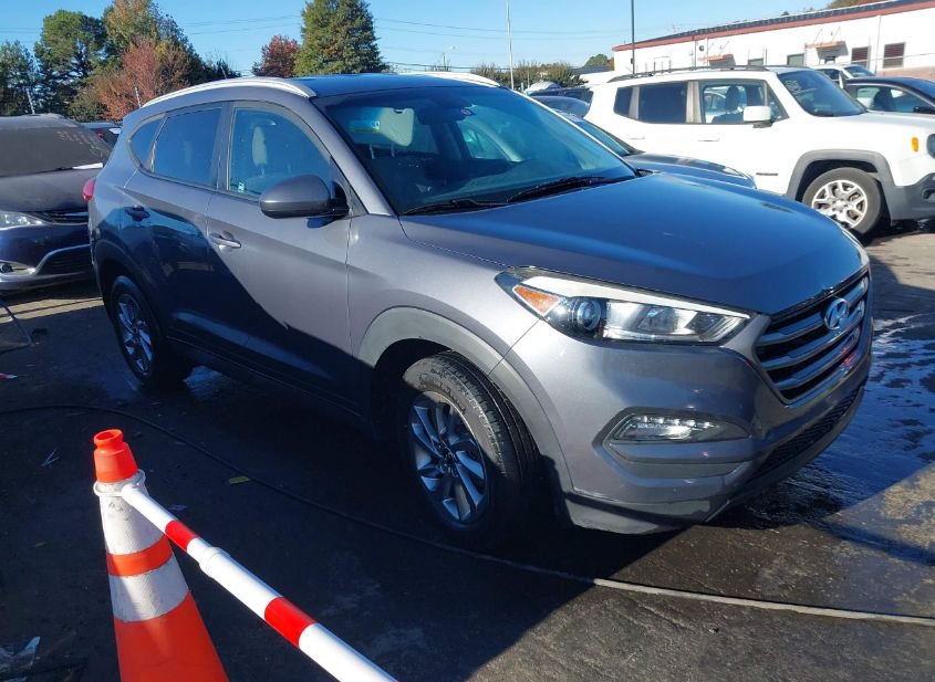 2016 HYUNDAI TUCSON SE photo