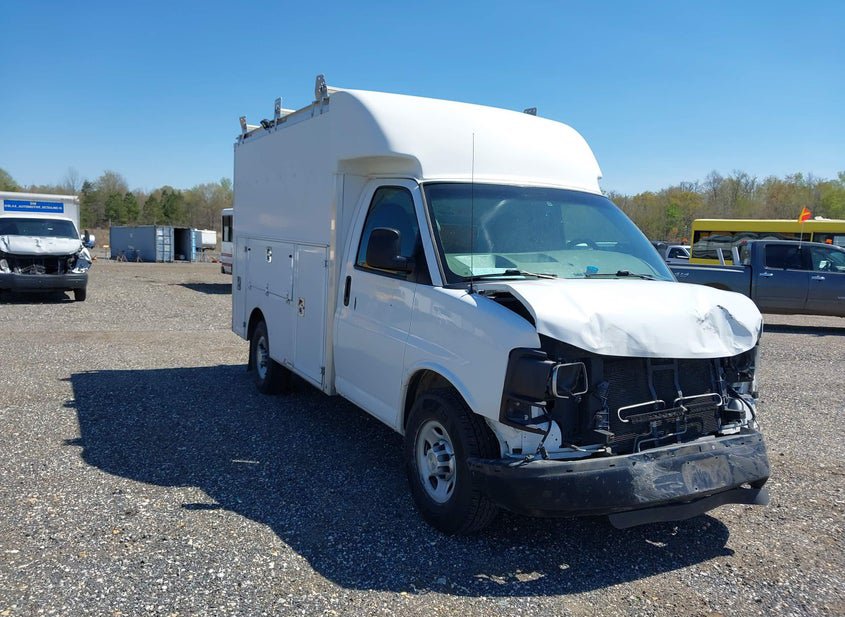 2013 Chevrolet Express Cutaway photo