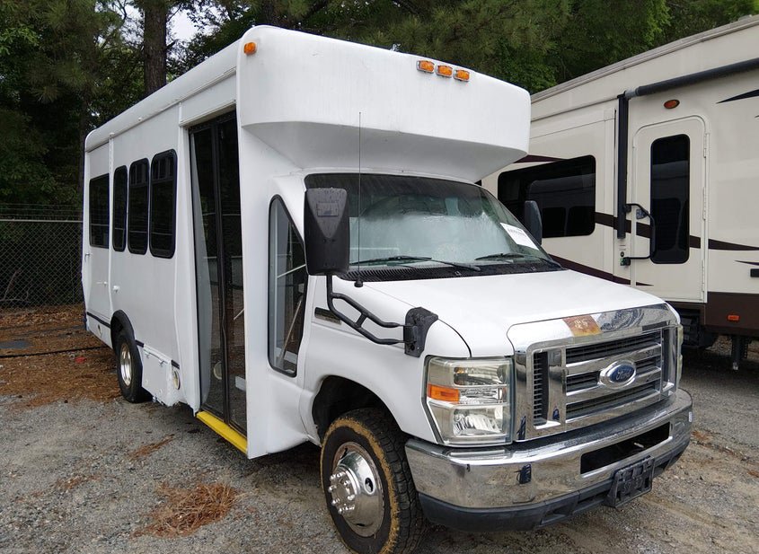 2008 Ford E-350 Cutaway photo