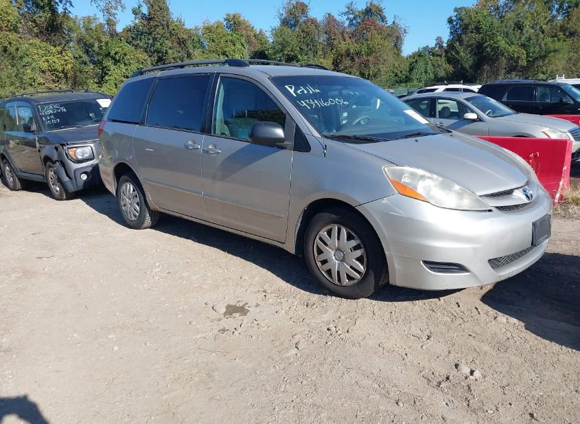 2008 TOYOTA SIENNA LE photo