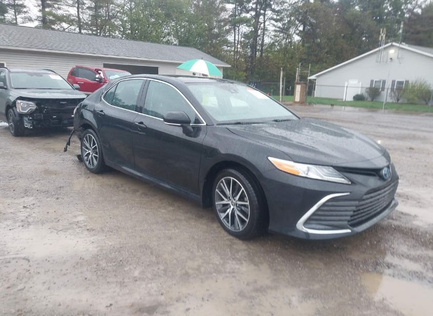 2023 TOYOTA CAMRY XLE HYBRID photo
