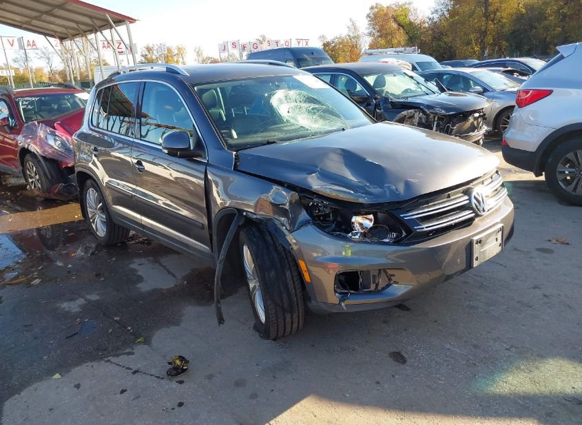 2013 VOLKSWAGEN TIGUAN SE photo