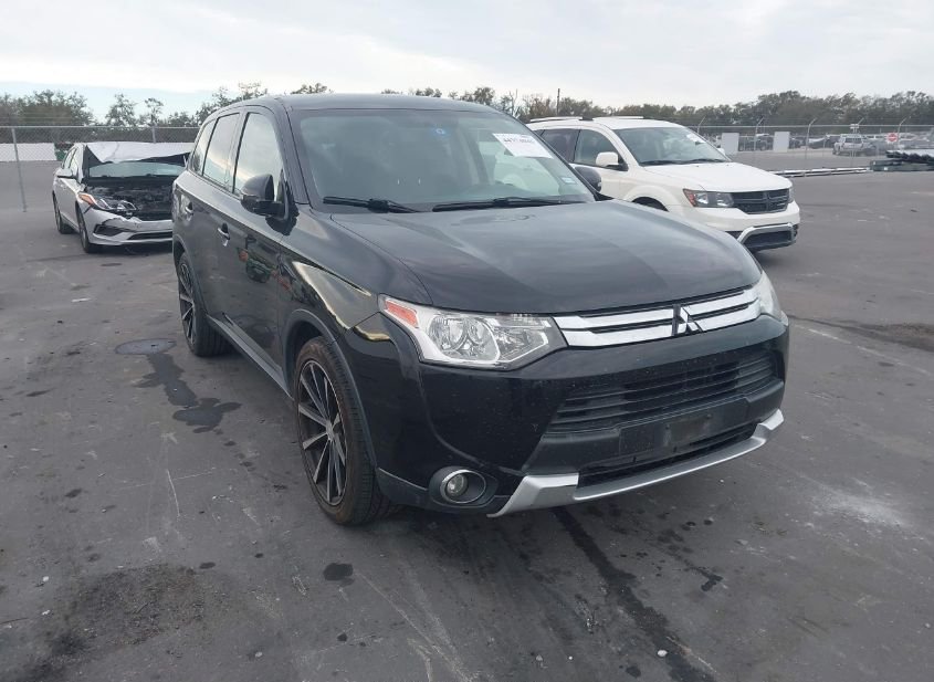 2015 MITSUBISHI OUTLANDER SE photo