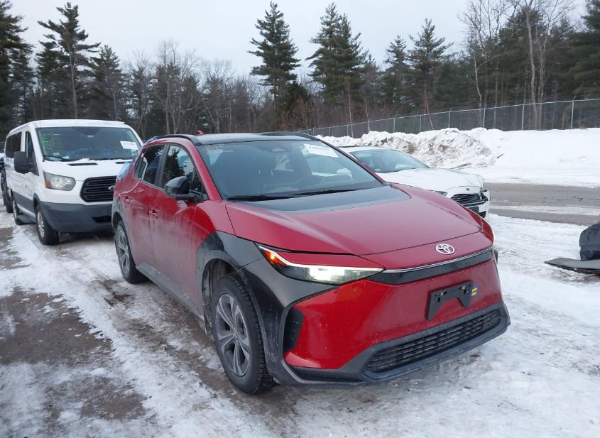 2023 TOYOTA BZ4X XLE photo