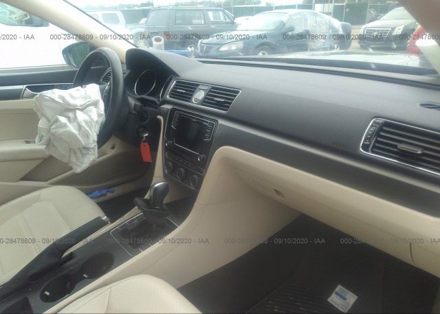 пригнать из сша 2017 VOLKSWAGEN PASSAT 1VWDT7A38HC063199