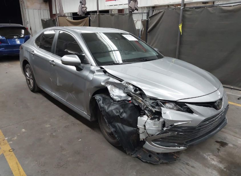 2023 TOYOTA CAMRY LE photo