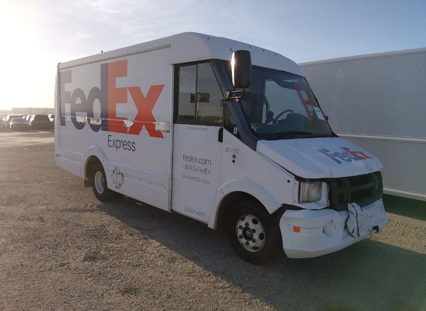 2012 ISUZU COMMERCIAL VAN photo