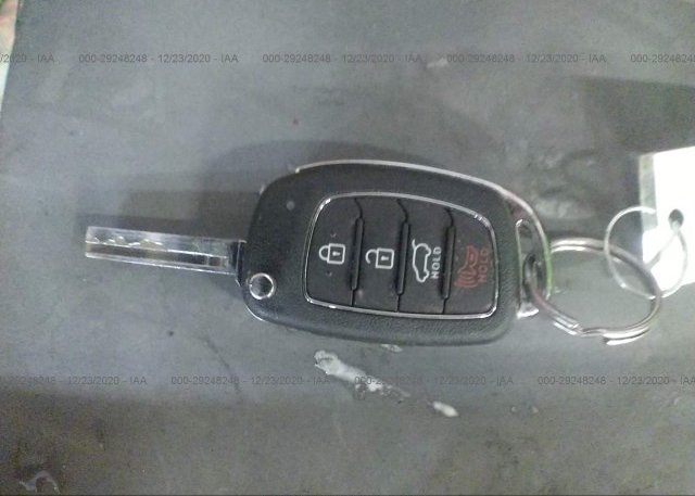 KM8SMDHF7HU169820 2017 HYUNDAI SANTA FE