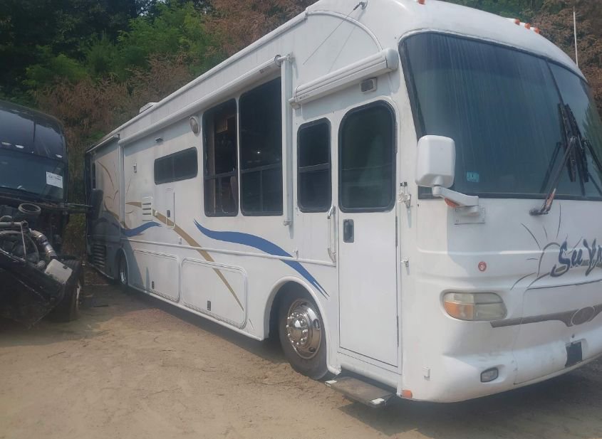 2004 FREIGHTLINER CHASSIS X LINE MOTOR HOME photo