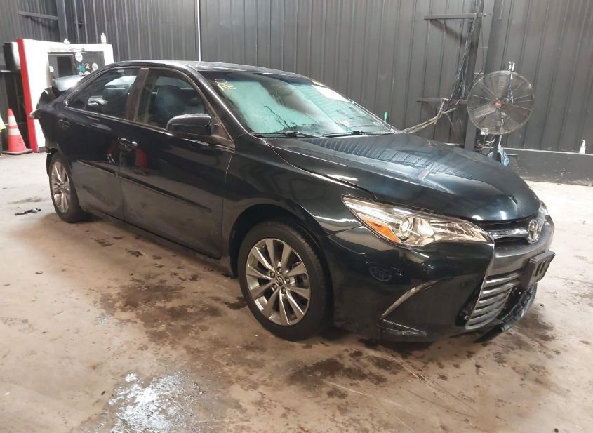 2015 TOYOTA CAMRY XLE photo