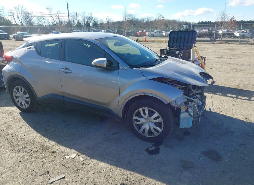 2019 TOYOTA C-HR LE photo