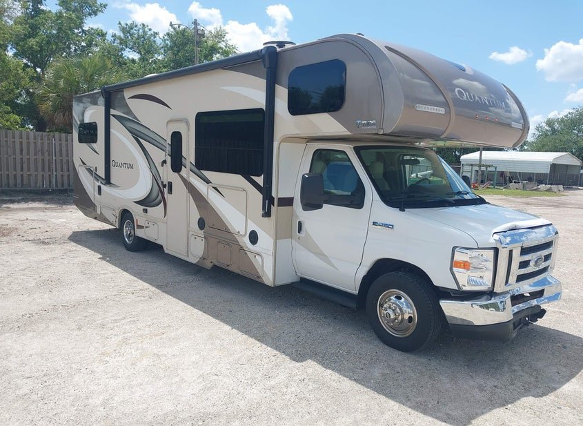 2018 Ford E-450 Cutaway photo