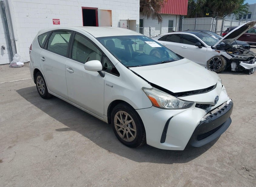 2016 Toyota Prius V 1.8L photo