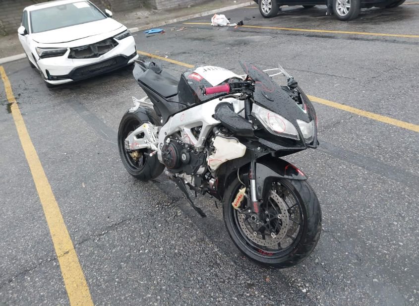 2010 APRILIA RSV4 R photo