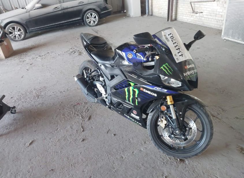 2021 YAMAHA YZFR3 A photo