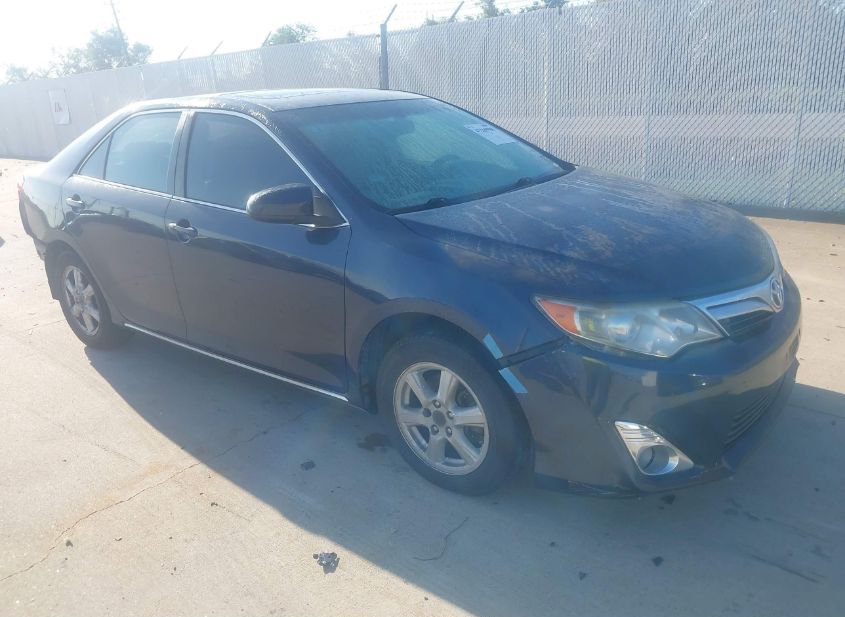 2014 TOYOTA CAMRY XLE photo