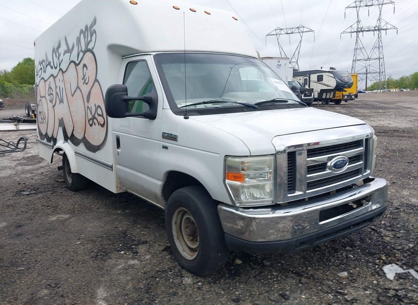 2009 Ford E-350 Cutaway photo
