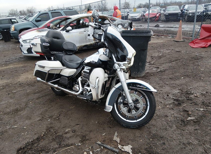 2014 Harley-Davidson Flhtcu 2 photo