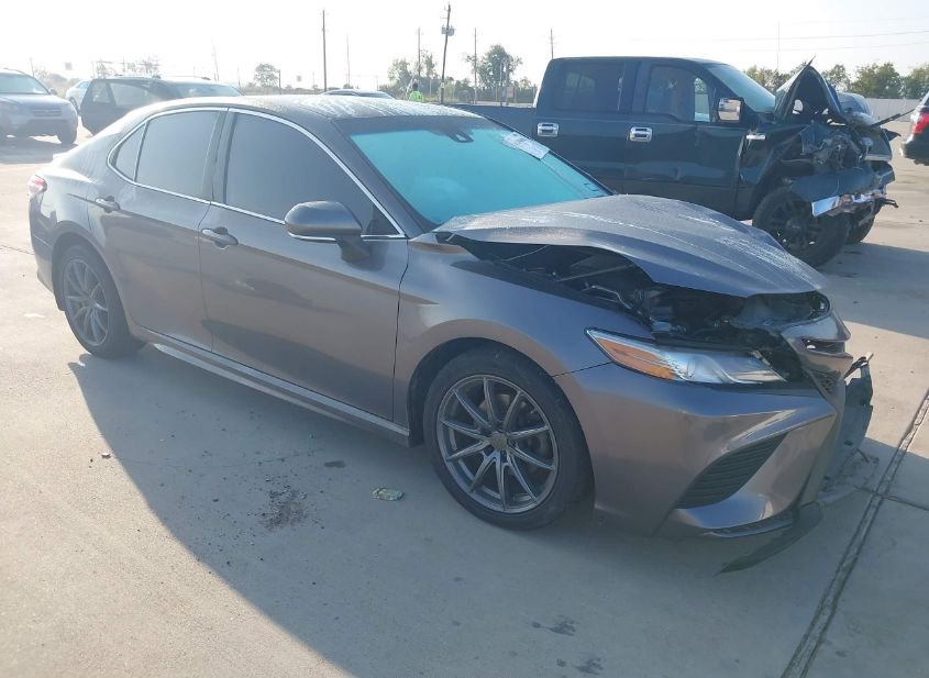 2018 TOYOTA CAMRY SE photo