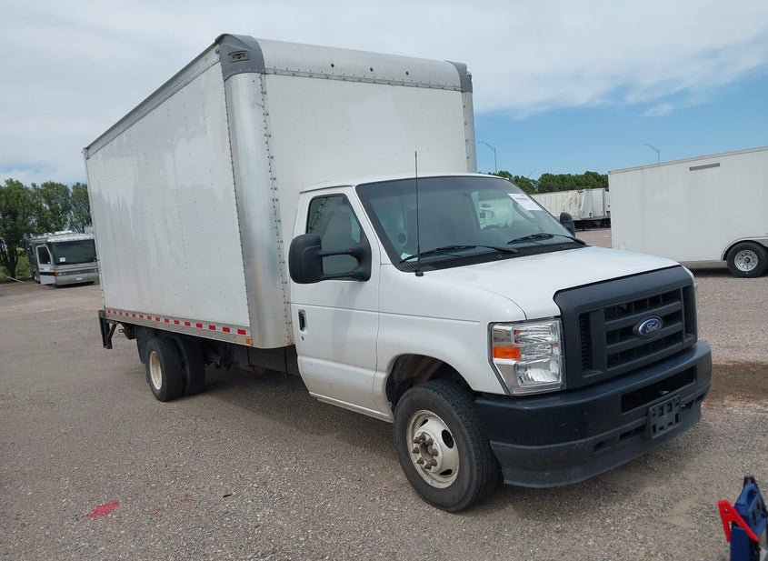 2024 Ford E-350 Cutaway photo