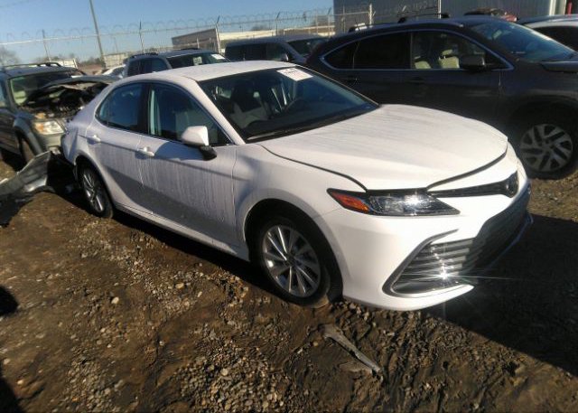 2022 TOYOTA CAMRY (VIN: 4T1C11AK0NU680915)