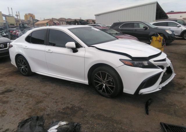 2022 TOYOTA CAMRY (VIN: 4T1T11AK5NU687536)