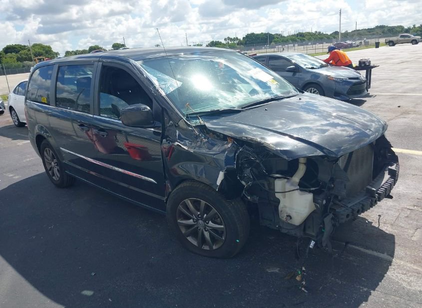 2015 CHRYSLER TOWN & COUNTRY S photo