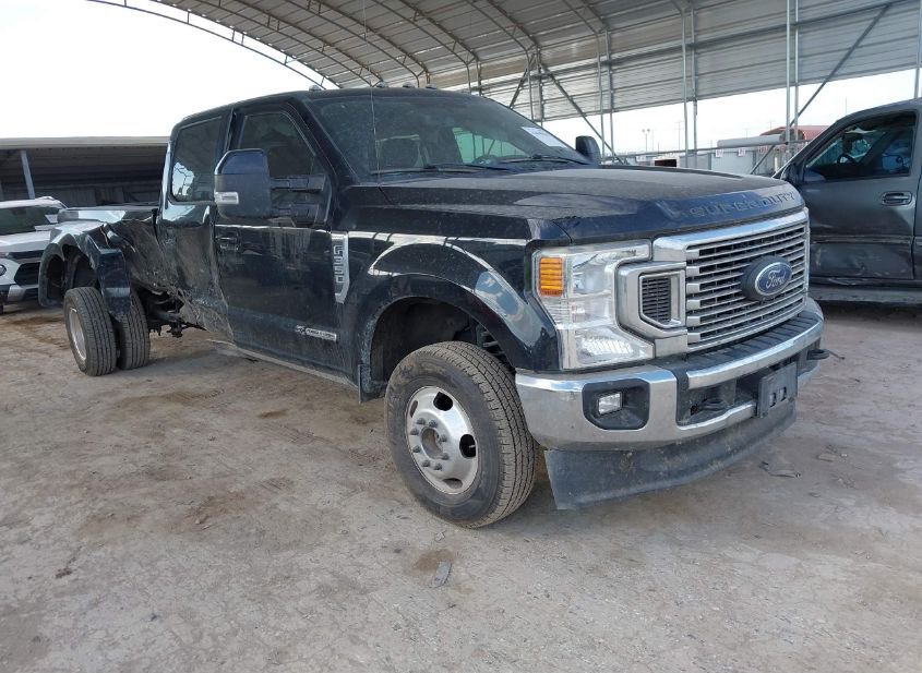 2021 FORD F-350 LARIAT photo