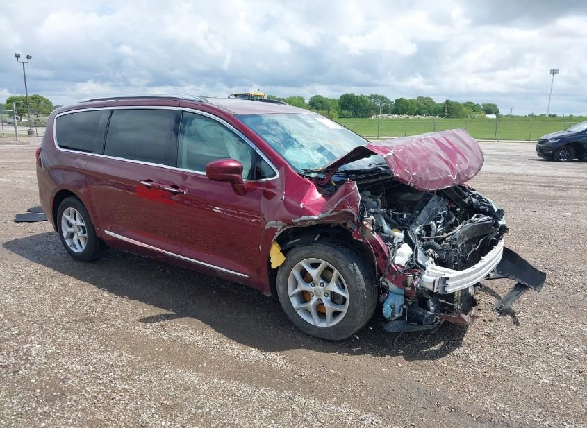 2018 CHRYSLER PACIFICA TOURING L photo