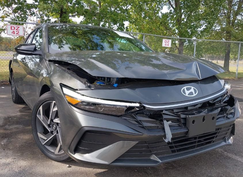 2025 HYUNDAI ELANTRA SEL SPORT photo